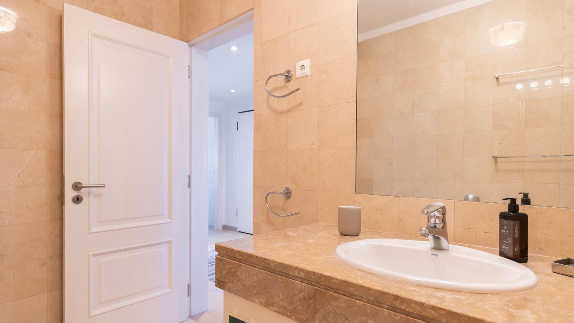 Stylish Apartment With Parking By Lovelystay Lisboa Exteriér fotografie