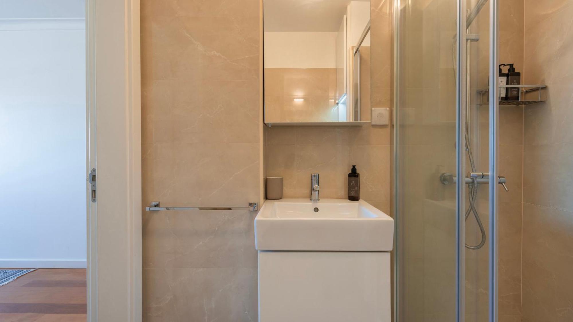Stylish Apartment With Parking By Lovelystay Lisboa Exteriér fotografie
